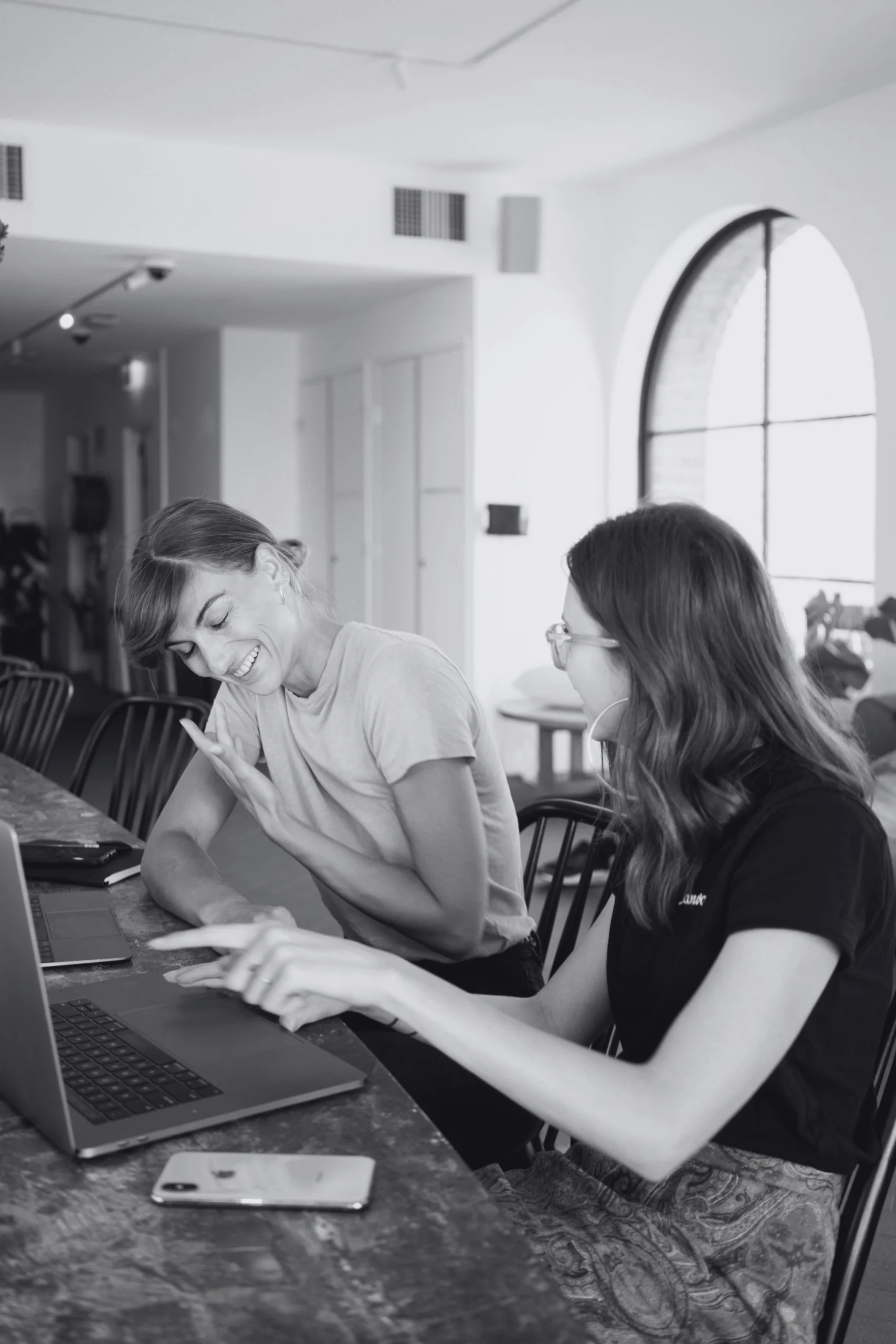 Self-employed person working with focus at a computer